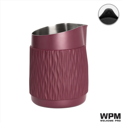 WPM 450cc 黑莓紫 無柄拉花杯配矽膠套 Purple Handless Pitcher with Silicone Carrier