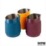 WPM 450cc 黑莓紫 無柄拉花杯配矽膠套 Purple Handless Pitcher with Silicone Carrier